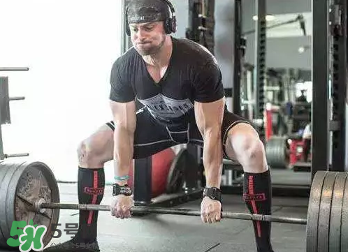 硬拉要放地上嗎？硬拉要觸地嗎？