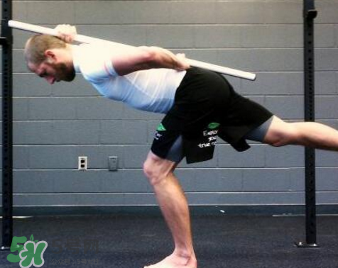 單腳硬拉是練哪里的？單腳硬拉的好處