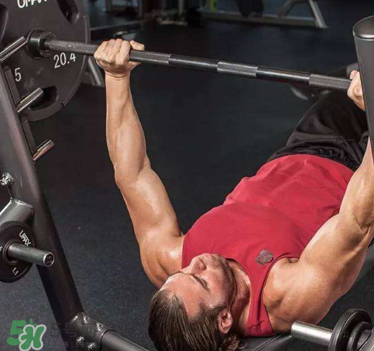 臥推怎么呼吸？臥推這樣呼吸就對了