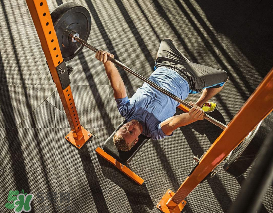 臥推怎么呼吸？臥推這樣呼吸就對了