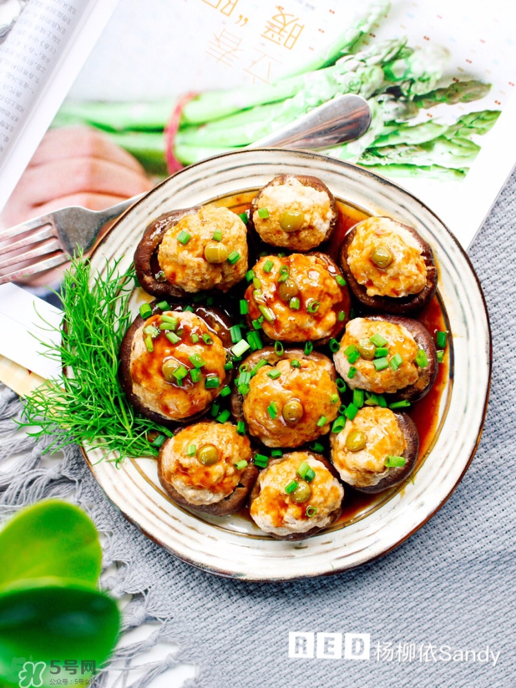 香菇釀肉的家常做法及蒸多長時(shí)間 香菇釀肉的家常做法及蒸多長時(shí)間