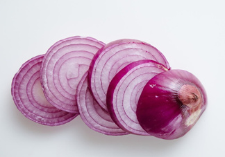 洋蔥榨汁能每天喝嗎？洋蔥汁能治什么??？