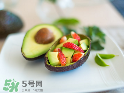 牛油果生的能吃嗎？牛油果怎么催熟快？