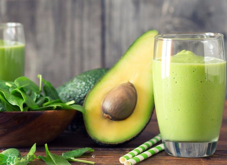 牛油果果汁怎么做？牛油果和什么榨汁好喝？