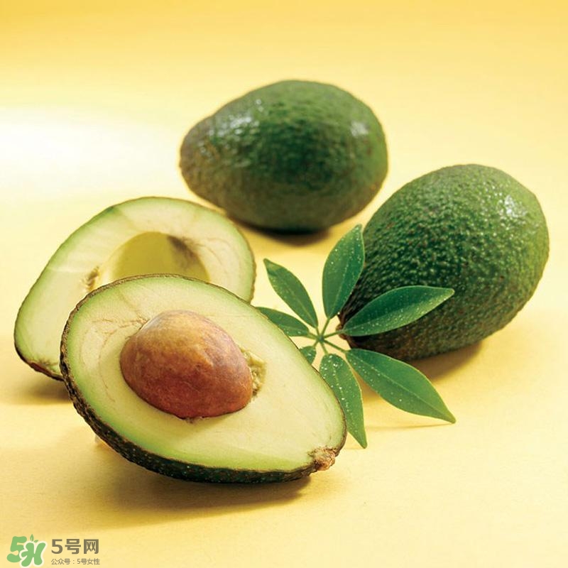 牛油果切開黑了能吃嗎？牛油果為什么會有黑點？