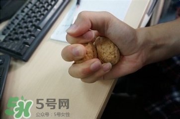 核桃怎么挑選好壞？怎么辨別核桃的好壞？