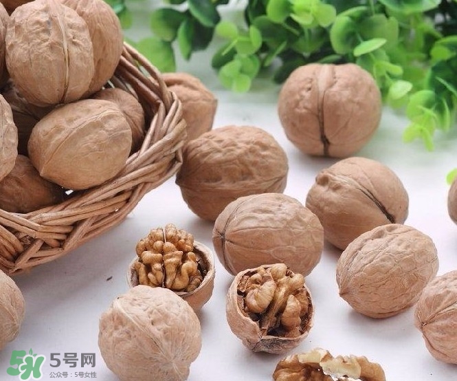 核桃磨成粉還有營養(yǎng)嗎？核桃粉和核桃哪個更好？