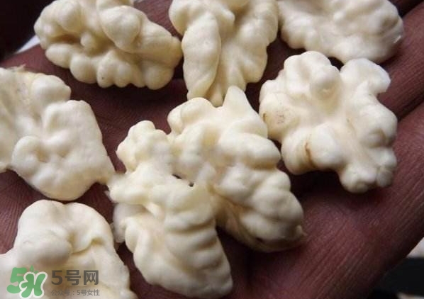 新鮮核桃怎么吃？新鮮核桃怎么給寶寶吃？