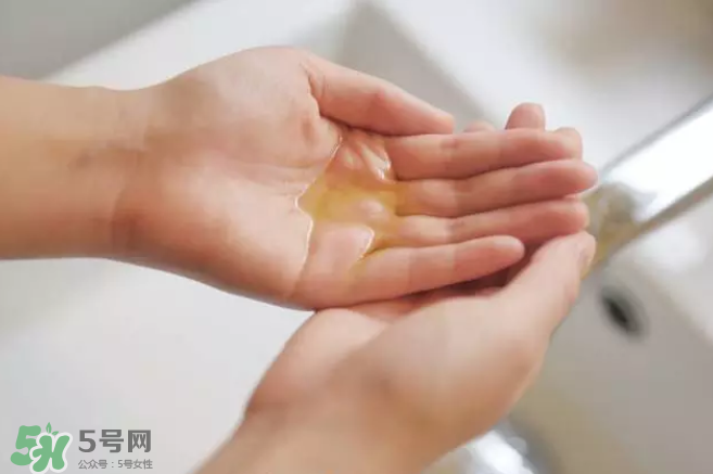 手部皮膚干燥怎么辦？手部干燥解決方法