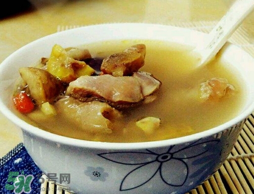 板栗煲雞湯的營養(yǎng)價值_板栗煲雞湯的功效與作用 板栗煲雞湯的營養(yǎng)價值_板栗煲雞湯的功效與作用