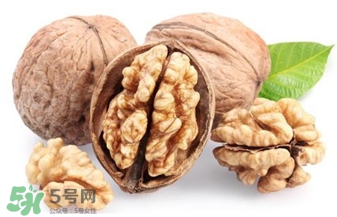 青皮核桃和干核桃哪個營養(yǎng)高？有什么區(qū)別？