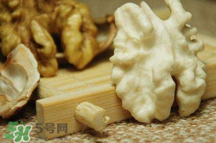 新鮮核桃怎么吃？新鮮核桃怎么給寶寶吃？