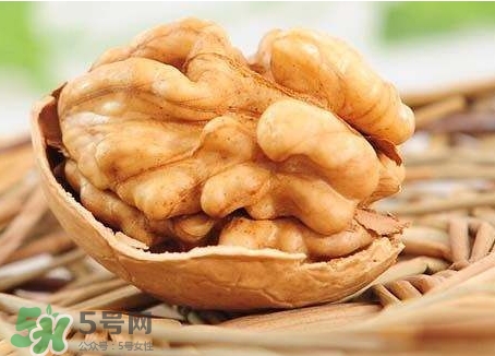 核桃磨成粉還有營養(yǎng)嗎？核桃粉和核桃哪個更好？
