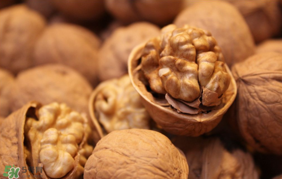 核桃的主要品類有哪些？怎樣正確吃核桃？