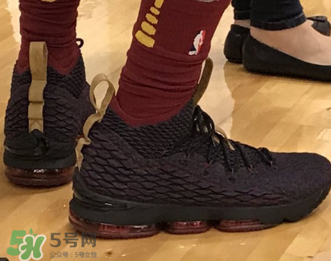 nike lebron 15 cavs實(shí)物什么樣？