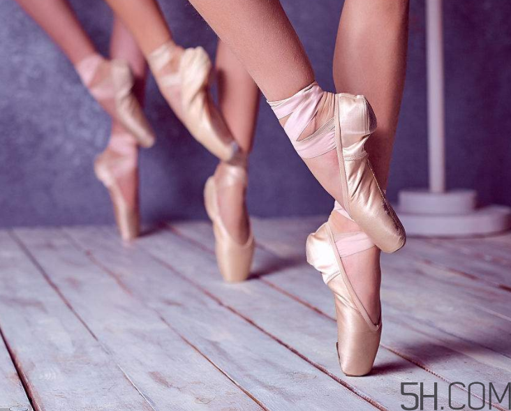 腳氣會(huì)引起灰指甲嗎？腳氣加灰指甲怎么治？