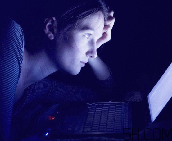 眼霜可以當精華用嗎？眼霜和精華區(qū)別