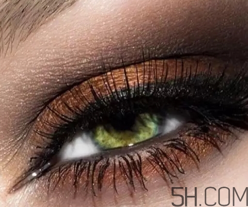 眼霜早上還是晚上用？眼霜可以早晚使用嗎？