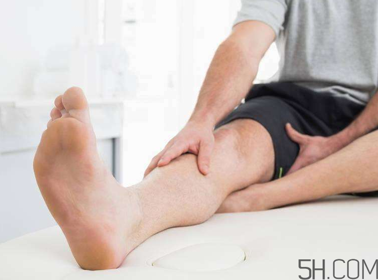 腳氣用鹽水泡腳有用嗎？用鹽水泡腳治腳氣嗎？