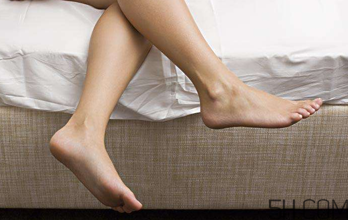 腳氣用鹽水泡腳有用嗎？用鹽水泡腳治腳氣嗎？