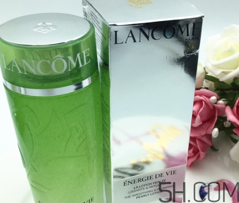 蘭蔻綠水和粉水哪個好？蘭蔻綠水和粉水區(qū)別