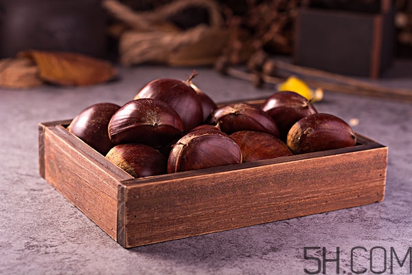 為什么吃板栗放屁好臭的原因 吃板栗放臭屁怎么辦 為什么吃板栗放屁好臭的原因 吃板栗放臭屁怎么辦