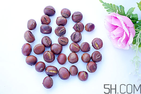 為什么吃板栗放屁好臭的原因 吃板栗放臭屁怎么辦 為什么吃板栗放屁好臭的原因 吃板栗放臭屁怎么辦