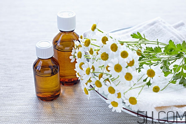 精油擦臉有什么好處 精油擦臉上需要清洗嗎 精油擦臉有什么好處 精油擦臉上需要清洗嗎