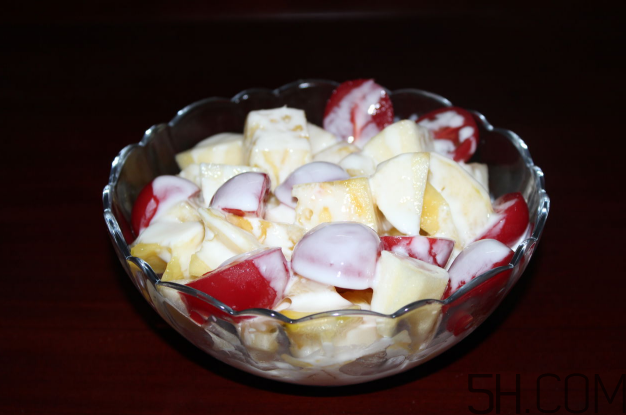 水果沙拉的熱量是多少？水果沙拉用什么沙拉醬好吃？