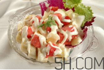 水果沙拉的熱量是多少？水果沙拉用什么沙拉醬好吃？