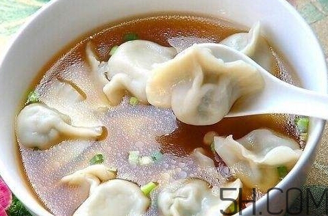 煮餃子用冷水還是熱水？煮餃子用大火還是小火？