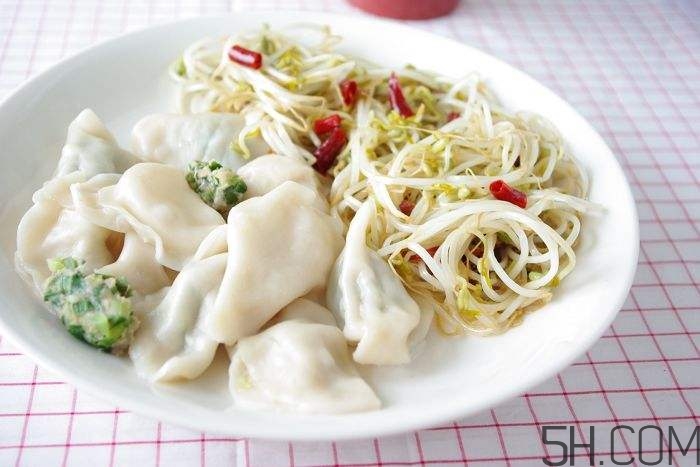 煮餃子開鍋煮皮還是餡？煮餃子蓋不蓋鍋蓋？