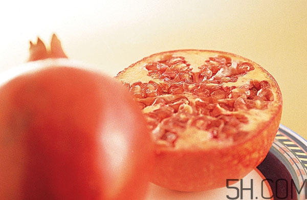 石榴皮洗頭能變黑嗎 石榴皮洗頭怎么洗 石榴皮洗頭能變黑嗎 石榴皮洗頭怎么洗