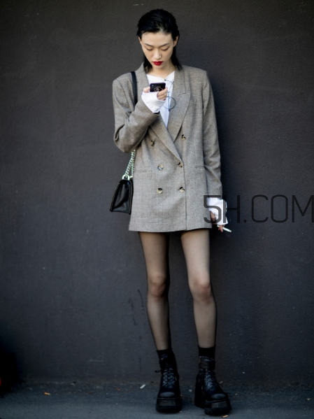 格子西裝里面怎么搭配？格子西裝內(nèi)搭穿什么？