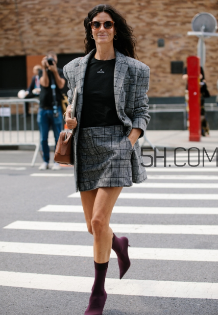 格子西裝里面怎么搭配？格子西裝內(nèi)搭穿什么？