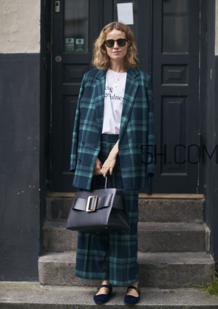 格子西裝里面怎么搭配？格子西裝內(nèi)搭穿什么？