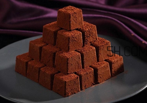 黑巧克力好吃還是松露巧克力好吃？黑巧克力和松露巧克力區(qū)別