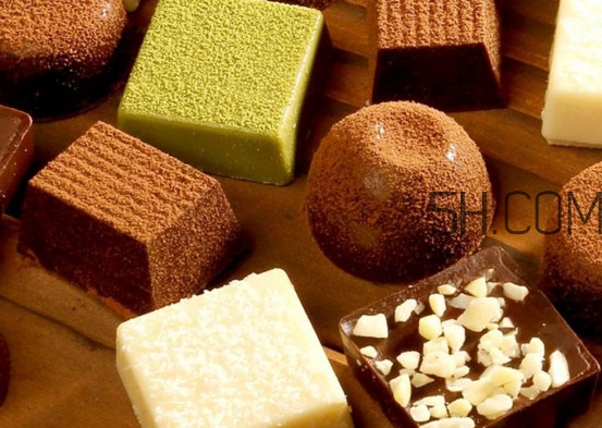 黑巧克力好吃還是松露巧克力好吃？黑巧克力和松露巧克力區(qū)別