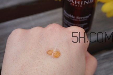 嬌韻詩黃金雙瓶和雅詩蘭黛小棕瓶哪個好_對比 嬌韻詩黃金雙瓶和雅詩蘭黛小棕瓶哪個好_對比