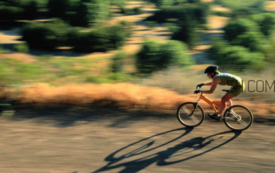 早晨跑步空腹好嗎？騎單車和跑步哪個(gè)減肥效果好？