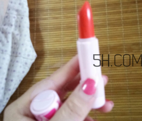 日吻潤彩炫魅唇膏多少錢_怎么樣 日吻潤彩炫魅唇膏多少錢_怎么樣