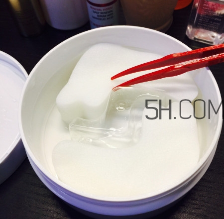 敷眼膜前要擦護膚品嗎 敷完眼膜后需要清洗嗎 敷眼膜前要擦護膚品嗎 敷完眼膜后需要清洗嗎