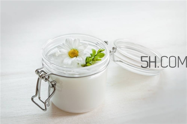 水乳眼霜的使用順序 眼霜和水乳使用的順序 水乳眼霜的使用順序 眼霜和水乳使用的順序