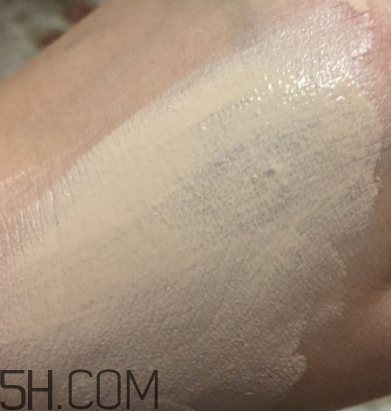 海藍(lán)之謎鎏金粉底液和老款區(qū)別 海藍(lán)之謎粉底液新舊版對(duì)比 海藍(lán)之謎鎏金粉底液和老款區(qū)別 海藍(lán)之謎粉底液新舊版對(duì)比