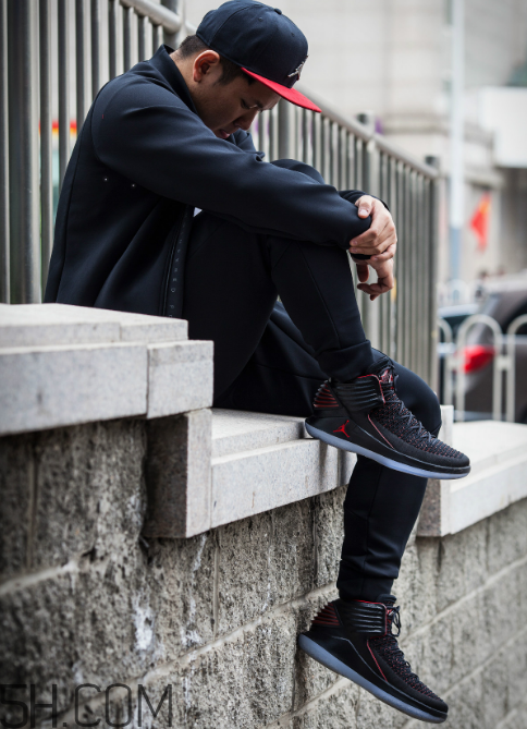 air jordan 32黑紅禁穿配色上腳效果怎么樣？