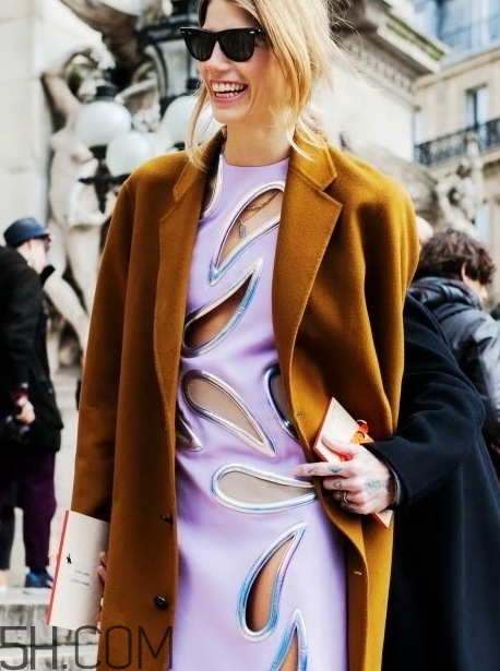 焦糖色是駝色嗎？焦糖色和深駝色區(qū)別