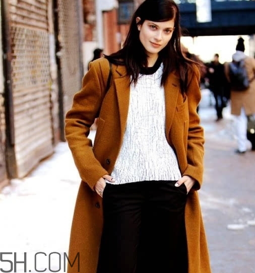 焦糖色是駝色嗎？焦糖色和深駝色區(qū)別