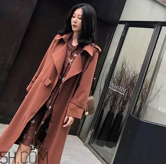 焦糖色毛衣配什么外套？焦糖色毛衣配什么顏色外套好看