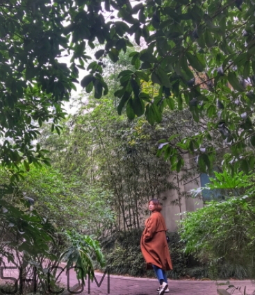 焦糖色大衣配什么顏色毛衣？焦糖色大衣毛衣搭配