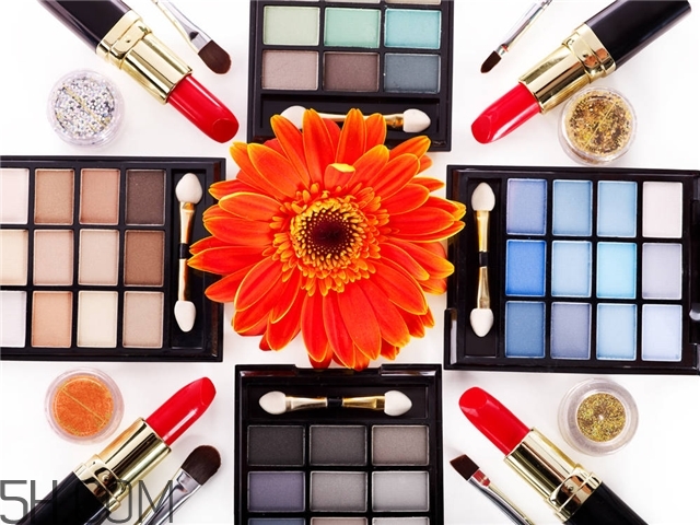 涂口紅前用bb打底嗎 涂口紅前先涂什么 涂口紅前用bb打底嗎 涂口紅前先涂什么